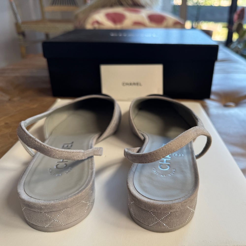 CHANEL Women's Black and gray slingback flats - Picture 4 of 7
